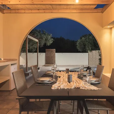 Nono's Fioro Premium Houses, By Tk Management * Gaitani